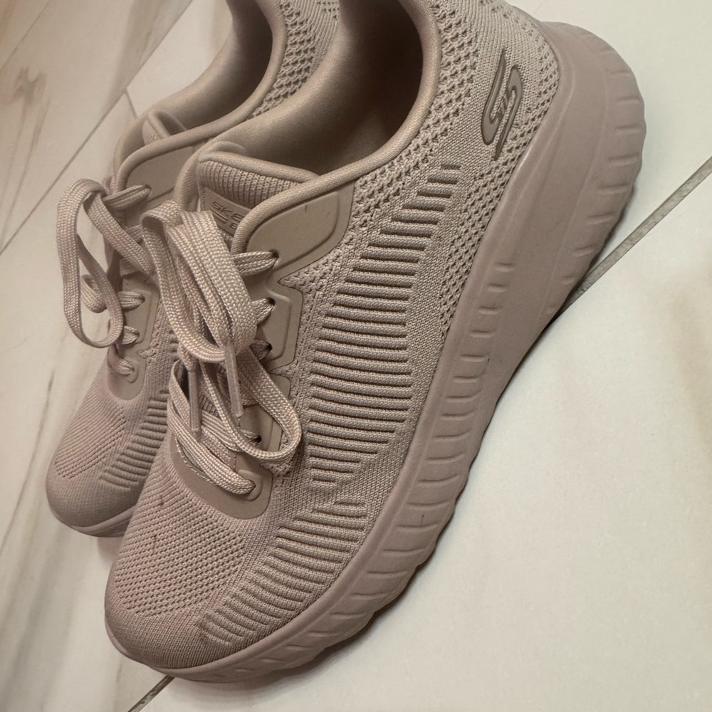 Skechers Memory Foam Sneakers Beige Knit Walking Shoes Women’s Size 8 - Picture 2 of 8